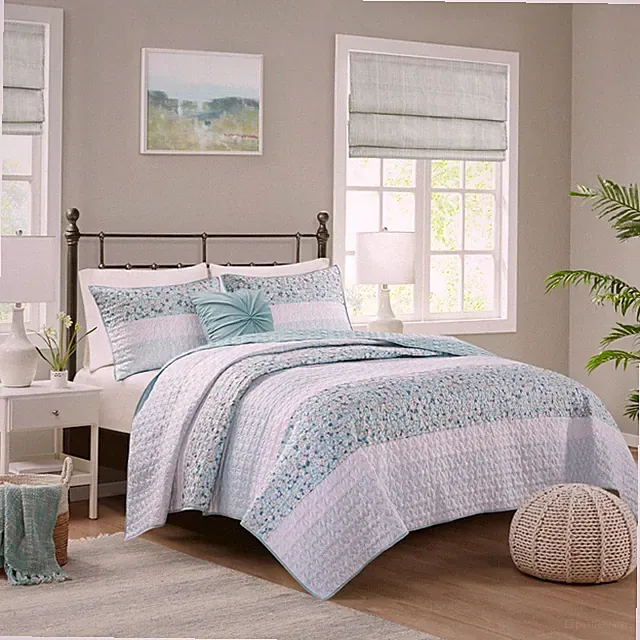 Madison Park Caralie 4 Piece Seersucker Quilt Set with Throw Pillow Queen King